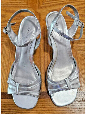 predictions women's metallic Silver healed sandal size 6